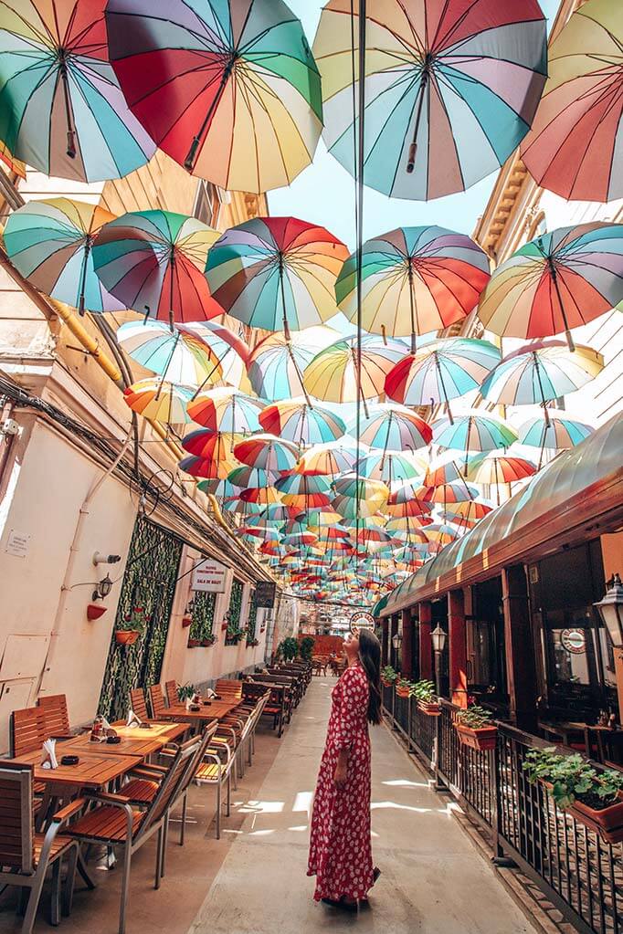 Bucarest Pasaj Victoriei paraguas calle