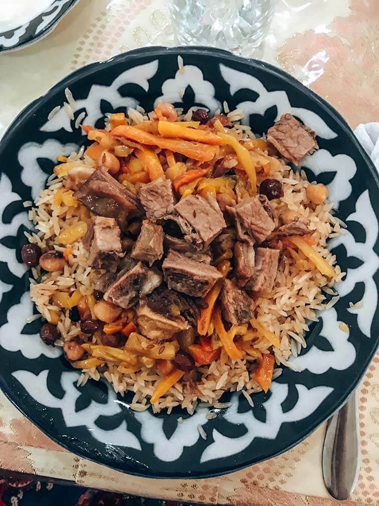 Plov en el restaurante Osh Markazi en Samarcanda