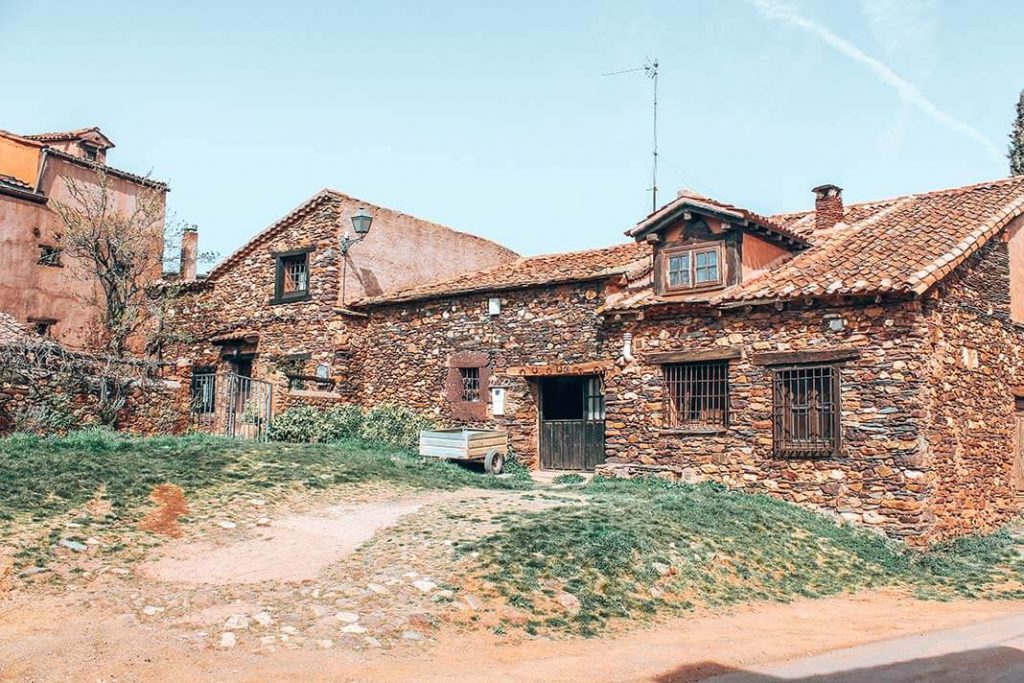 Madriguera pueblo rojo